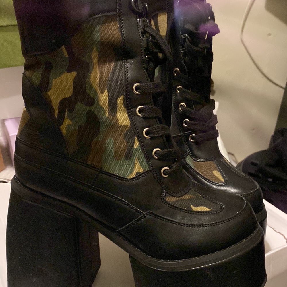 Cute Platform Boots - image 4